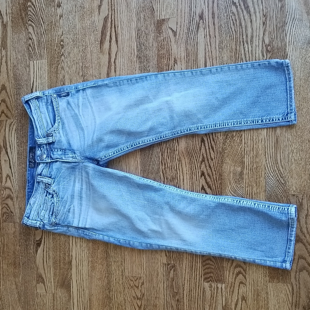 (28W) Silver Jeans Co. Aiko Light Wash Low Capris Western Farmhouse Fitted